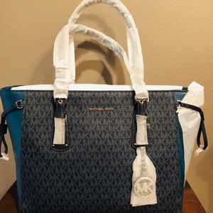 Micheal Kors Purse